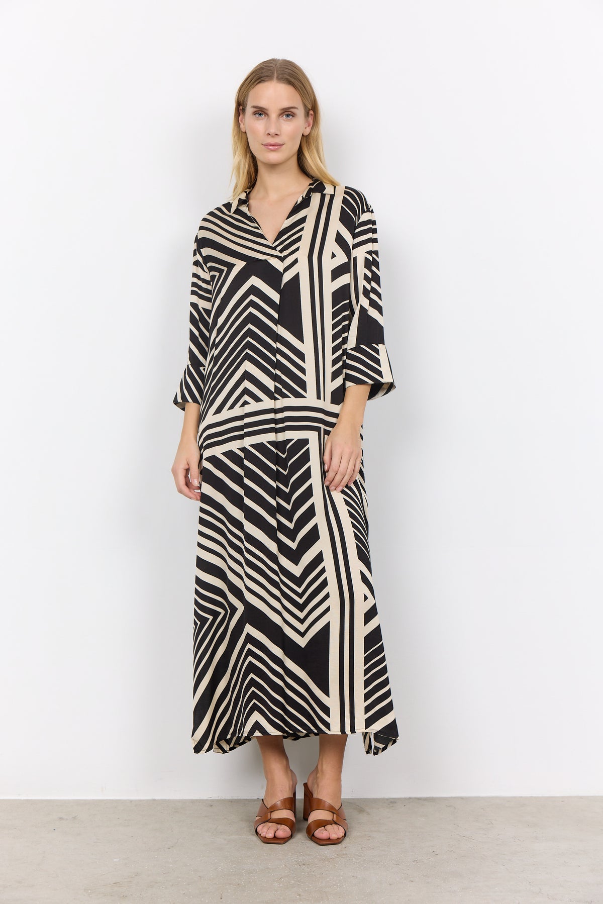 SOYA BLACK AND WHITE DRESS