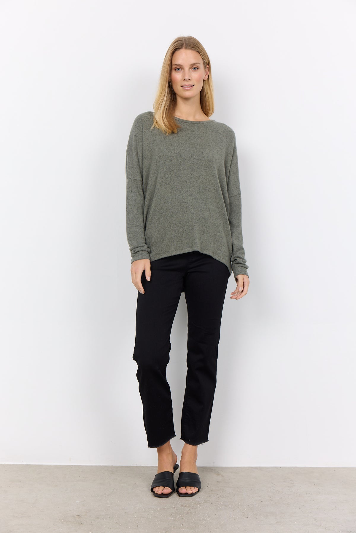 SOYA SOFT CASUAL TOP-OLIVE GREEN